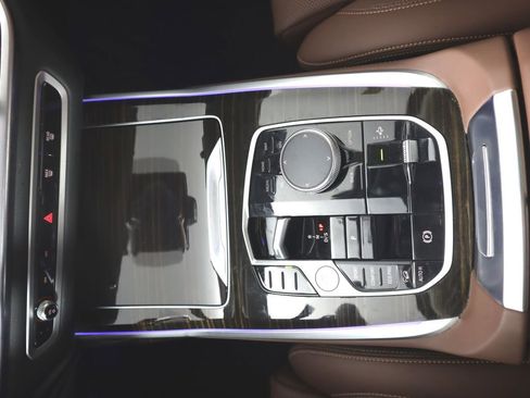 Used 2024 BMW X7 xDrive40i w/ Climate Comfort Package image 14