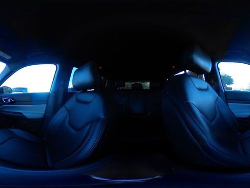 Used 2025 Jeep Compass Limited image 43