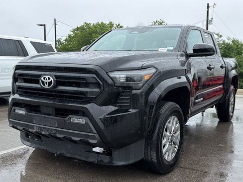 Certified 2024 Toyota Tacoma SR5 AWD/4WD image 18
