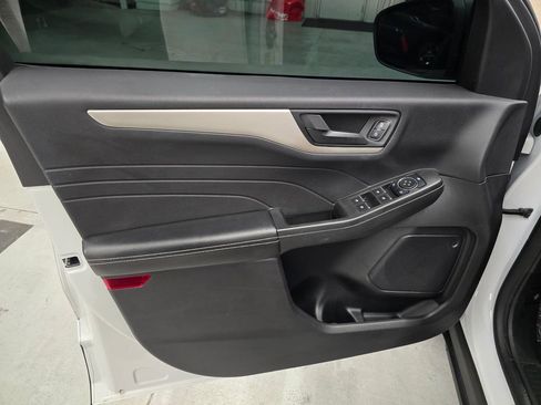 Used 2022 Ford Escape SE image 13