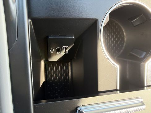 Used 2025 Lincoln Nautilus Premier w/ Equipment Group 102A image 30