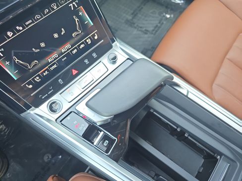 Used 2024 Audi Q8 e-tron Prestige w/ Prestige Package image 22