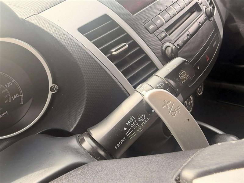Used 2010 Mitsubishi Outlander SE FWD image 32