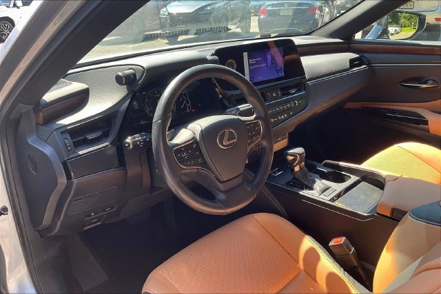 Used 2024 Lexus ES 350 w/ Premium Package FWD image 3