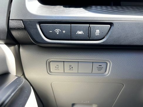 Used 2024 Kia Carnival LX FWD image 33
