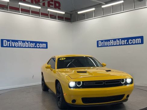 Used 2017 Dodge Challenger SXT w/ Driver Convenience Group RWD image 5