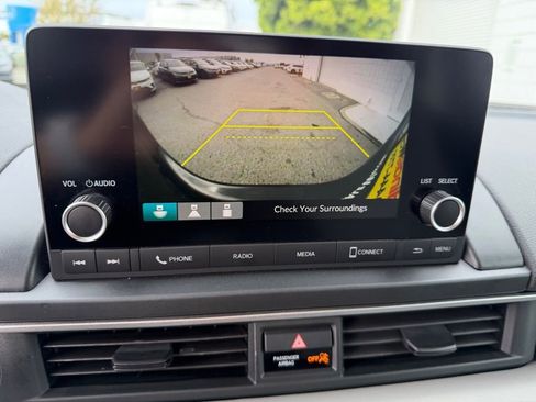 Used 2023 Honda Pilot LX image 24