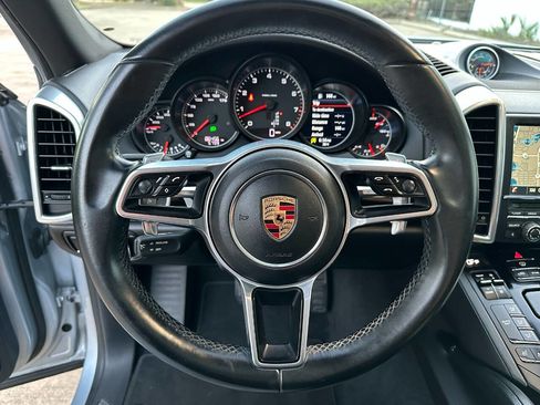 Used 2016 Porsche Cayenne image 32
