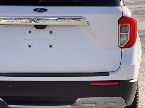 Used 2020 Ford Explorer XLT w/ Equipment Group 202A image 10