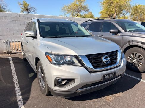 Used 2018 Nissan Pathfinder SV AWD/4WD image 4