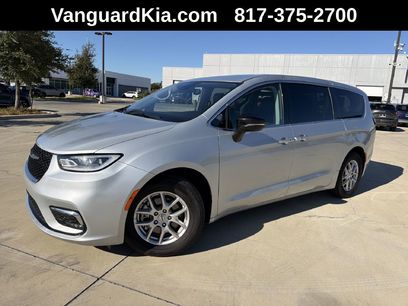 Used 2024 Chrysler Pacifica Touring-L