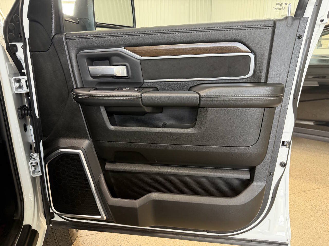 Used 2024 RAM 2500 Laramie w/ Safety Group AWD/4WD image 27