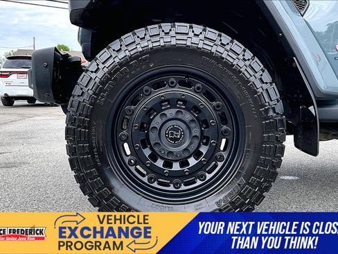 Used 2025 Jeep Gladiator Mojave AWD/4WD image 8