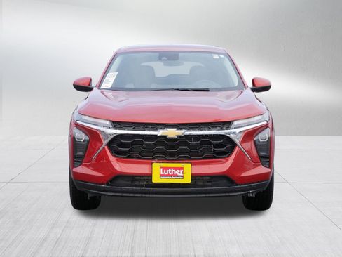 Used 2024 Chevrolet Trax LS w/ LS Convenience Package image 2