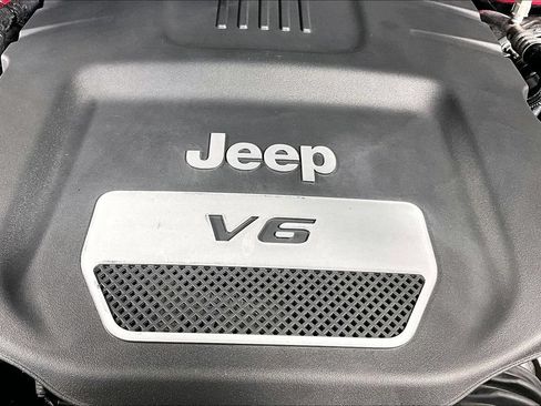 Used 2017 Jeep Wrangler Unlimited Sahara w/ Dual Top Group AWD/4WD image 30