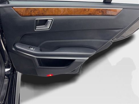 Used 2014 Mercedes-Benz E 350 Sedan image 41