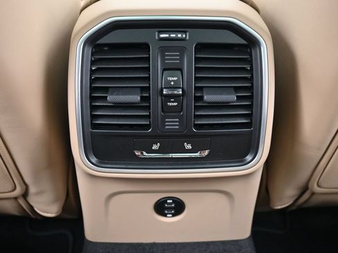 Certified 2026 Porsche Macan AWD/4WD image 8
