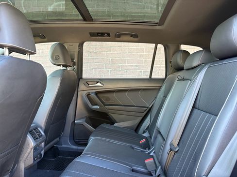 Used 2022 Volkswagen Tiguan SE R-Line AWD/4WD image 17