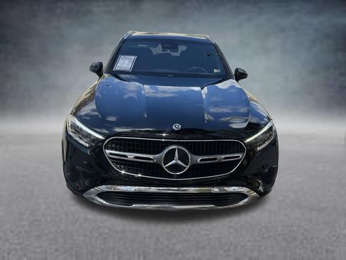 Used 2023 Mercedes-Benz GLC 300 4MATIC w/ Exclusive Trim Package image 2