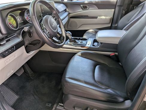 Used 2024 Kia Carnival LX FWD image 15