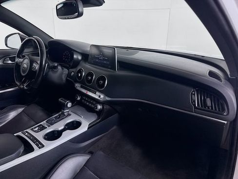 Used 2020 Kia Stinger GT1 image 32
