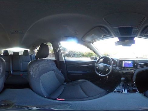 Used 2025 Toyota Camry LE image 41