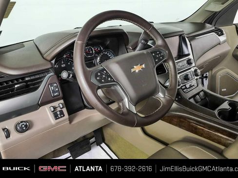 Used 2016 Chevrolet Suburban LT RWD image 4
