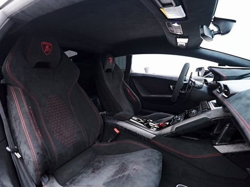 Used 2018 Lamborghini Huracan Performante image 59