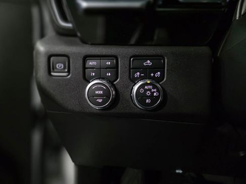 Used 2022 GMC Sierra 1500 Elevation image 32