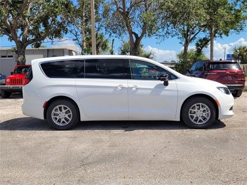 New 2026 Chrysler Voyager LX image 5