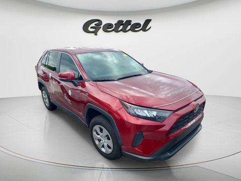 Used 2022 Toyota RAV4 LE image 2