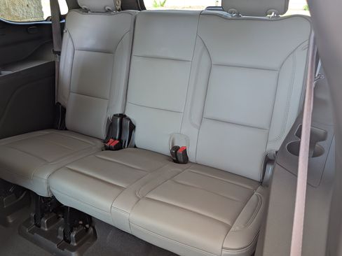 Used 2024 GMC Yukon SLT w/ SLT Premium Package RWD image 19
