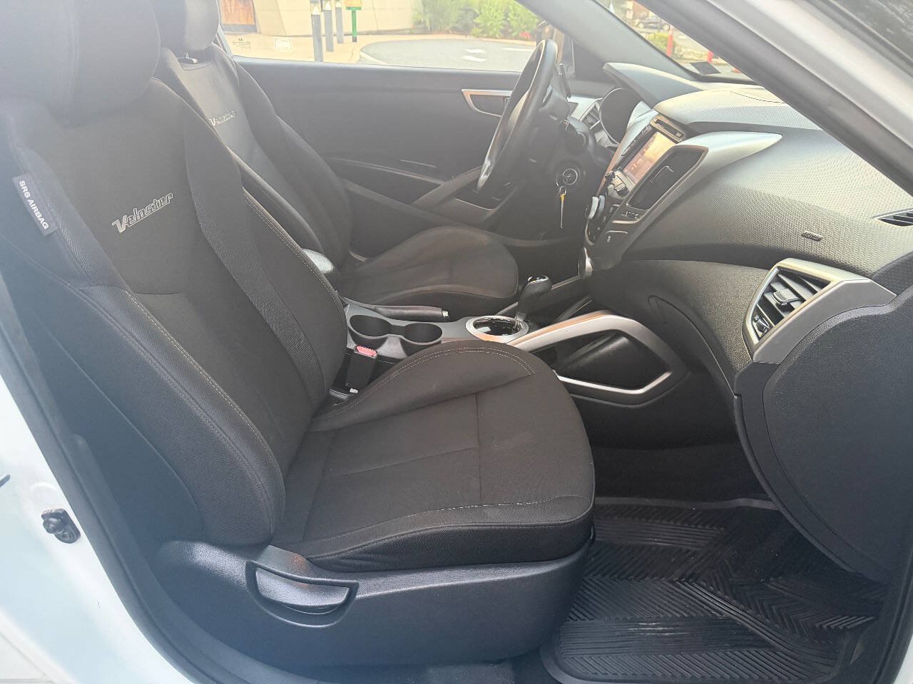 Used 2013 Hyundai Veloster FWD image 13