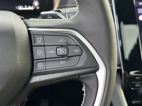 New 2025 Jeep Grand Cherokee Laredo X w/ Luxury Tech Group I image 17