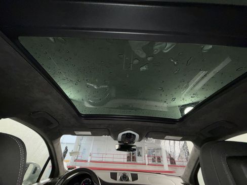 Used 2021 Porsche Macan Turbo image 24