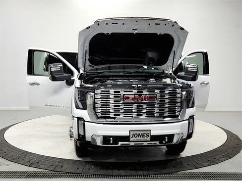 Used 2025 GMC Sierra 3500 Denali w/ Technology Package image 10