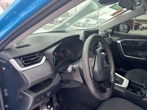 Used 2021 Toyota RAV4 LE image 8