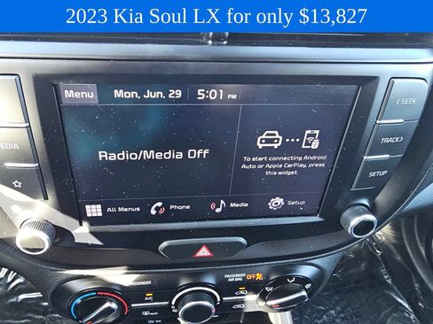 Used 2023 Kia Soul LX w/ LX Technology Package FWD image 30