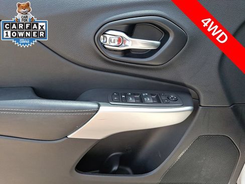 Used 2022 Jeep Cherokee Latitude w/ Sun & Sound Group AWD/4WD image 12