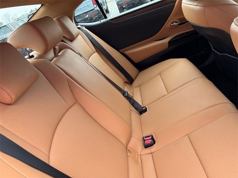 Used 2025 Lexus ES 300h w/ Premium Package image 15
