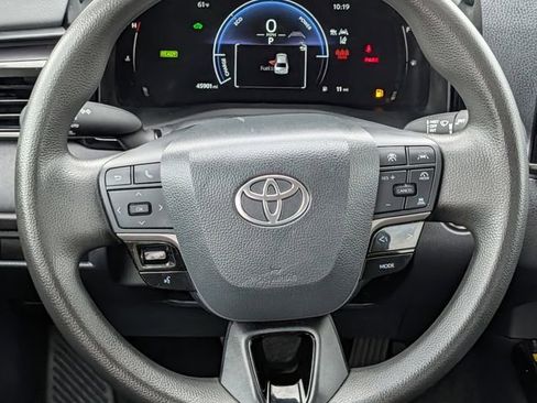 Used 2025 Toyota Camry LE FWD image 12