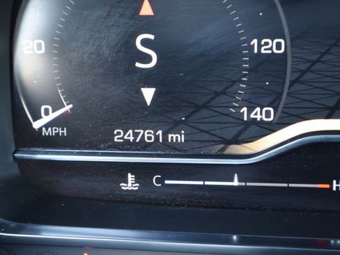 Used 2024 GMC Yukon XL AT4 w/ Technology Package image 31