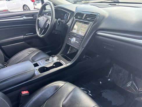 Used 2017 Ford Fusion Titanium FWD image 11