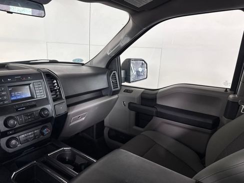 Used 2017 Ford F150 XL w/ Equipment Group 101A Mid AWD/4WD image 26