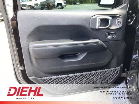 Used 2018 Jeep Wrangler Unlimited Sahara w/ Uconnect 4C Nav & Sound Group AWD/4WD image 14