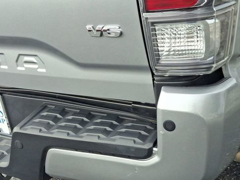 Used 2023 Toyota Tacoma TRD Off-Road w/ Technology Package image 6