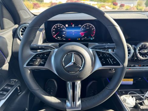 New 2026 Mercedes-Benz GLB 250 4MATIC image 9