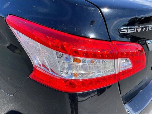 Used 2015 Nissan Sentra S image 28