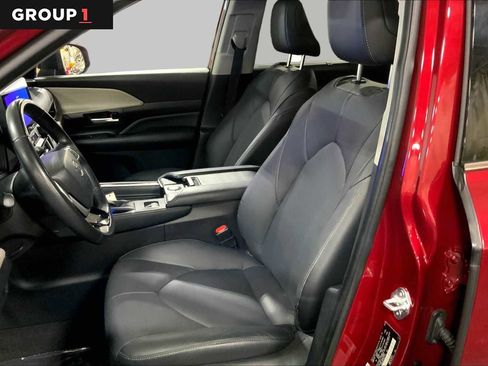 Certified 2024 Toyota Grand Highlander AWD image 8