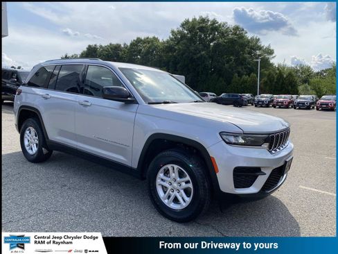 Certified 2023 Jeep Grand Cherokee Laredo AWD/4WD image 1